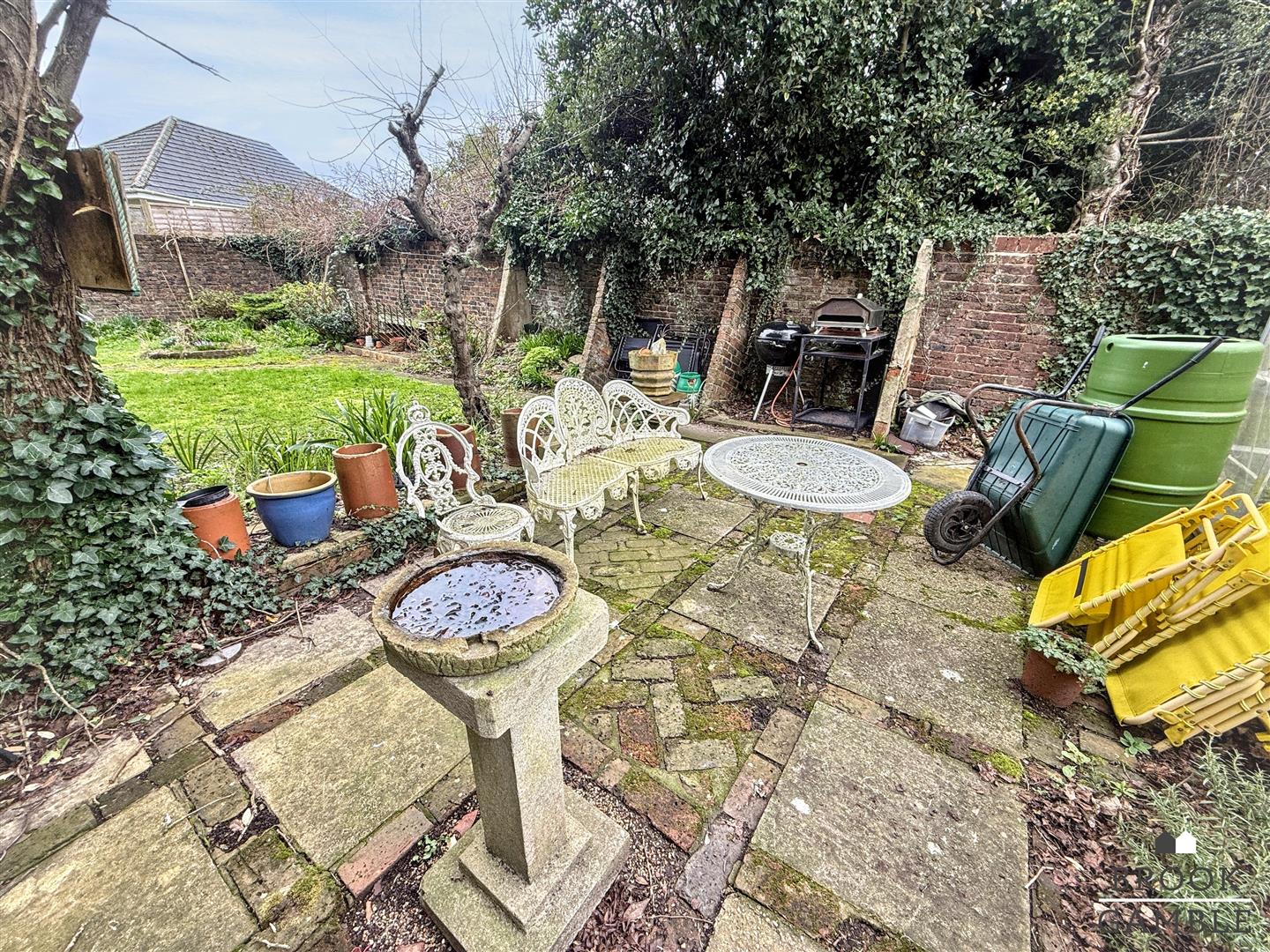 2 Bedroom Apartment. 9 Upper Avenue in Eastbourne,  16